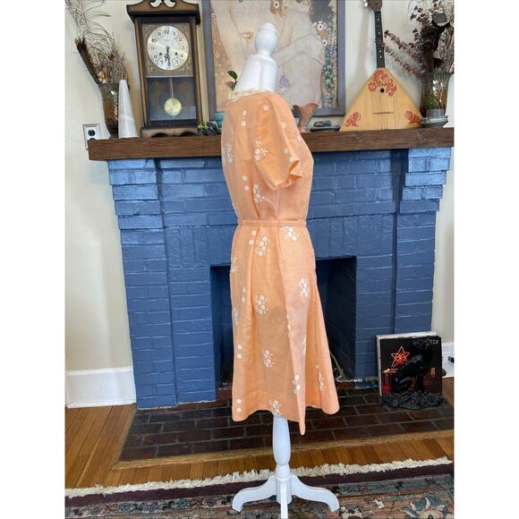 Vintage Amy Adams S Belted Embroidered Peach 1960s Mod Dress Fit Flare - Picture 2 of 12